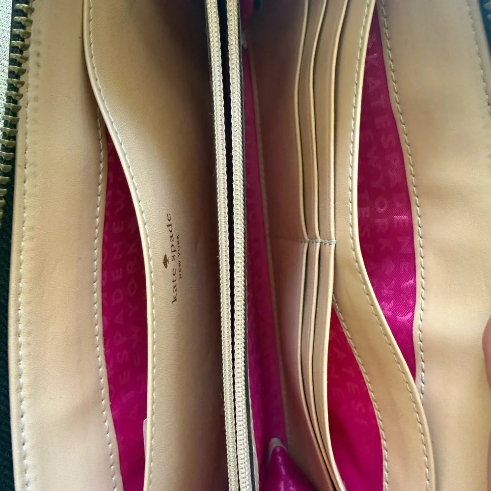 Kate Spade  Outlet Black Zipper Wrislet  Like New